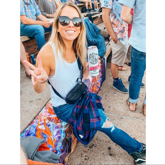 MEET YOUR POSHER - Picture 1 of 1